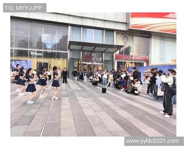 足球小女孩球星形象活力四射展现梦想与力量的青春风采